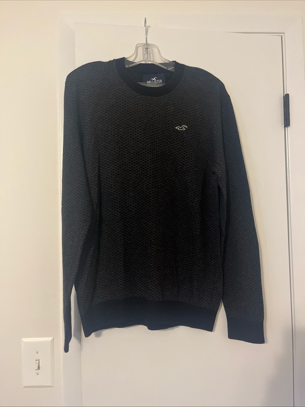 Hollister Men’s Blue Textured Crewneck Sweater L